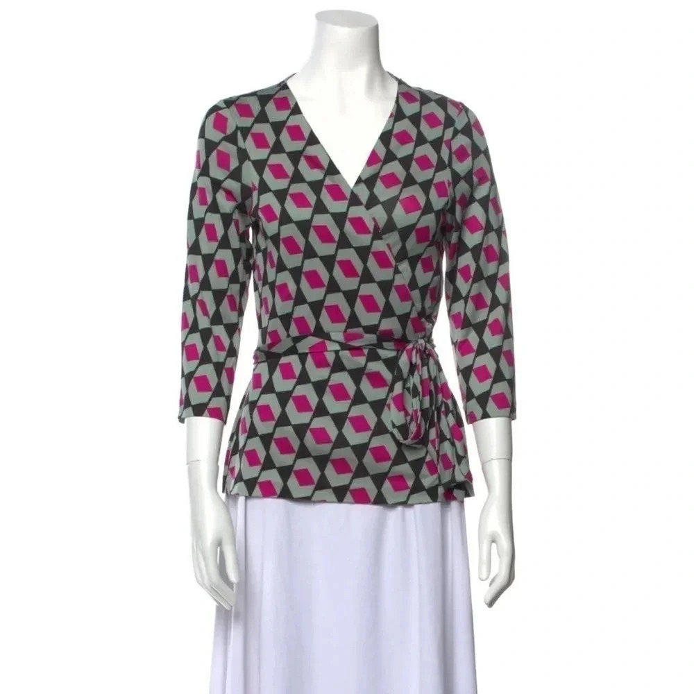 Diane Von Furstenburg 100% Silk Knit Geometric Print V-Neck Wrap Top Size 4